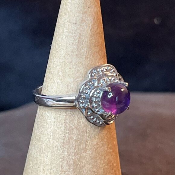 African Amethyst Floral Pure Stainless Steel Ring Size 6
NWT - Picture 3 of 11